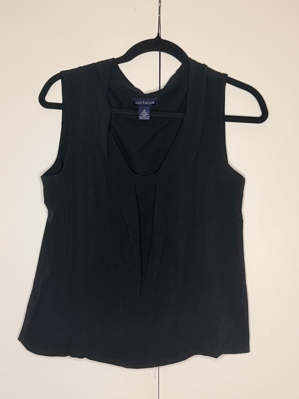 Ann Taylor Black Sleeveless Pleated V-Neck Camisole
